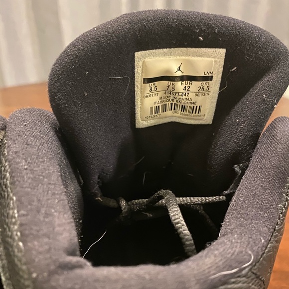 Jordan retro 13- black with green details. - Picture 3 of 4